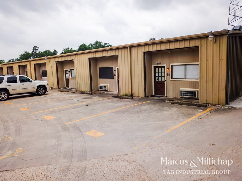 More Photos Of 27493 Hanna Rd, Conroe Warehouse For Lease