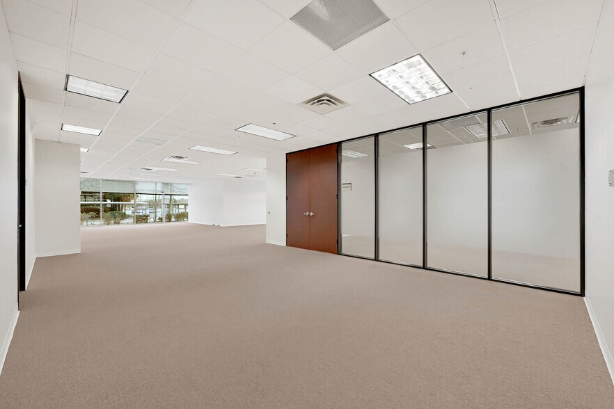 More Photos Of 7900 N Sam Houston Pky W, Houston Office For Lease