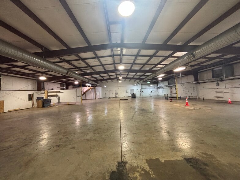 More Photos Of 140 Industrial Park Drive, Forsyth Warehouse For Sale