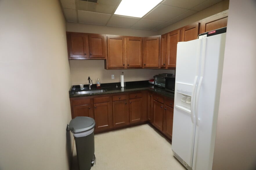 More Photos Of 5841 Whitmore Lake Rd, Brighton Medical For Lease