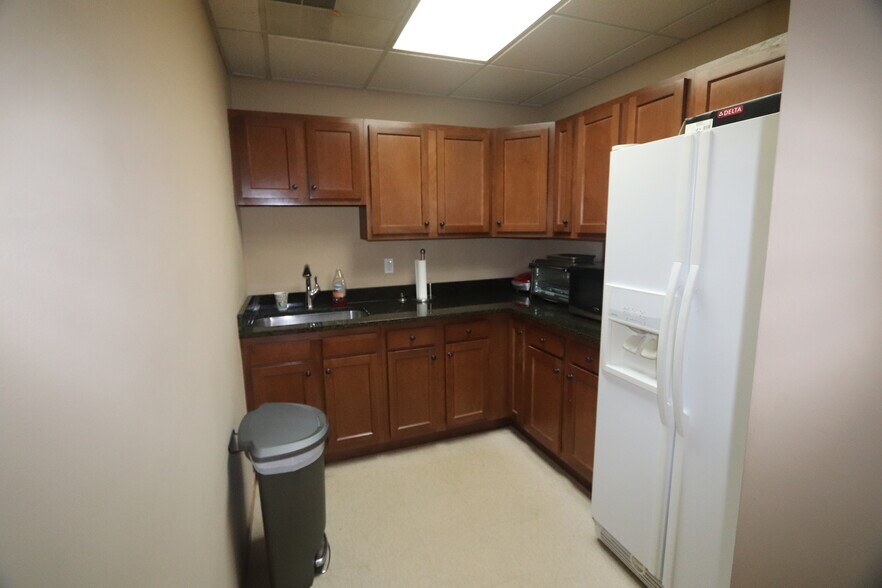 More Photos Of 5841 Whitmore Lake Rd, Brighton Office For Lease