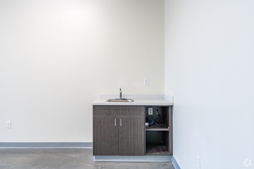 More Photos Of 6615 Stewart Rd, Galveston Self Storage For Lease