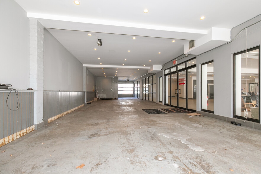 More Photos Of 56-15 Northern Blvd, Woodside Showroom For Sale