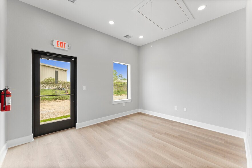 More Photos Of 11606 Westlock Dr, Tomball Medical For Sale