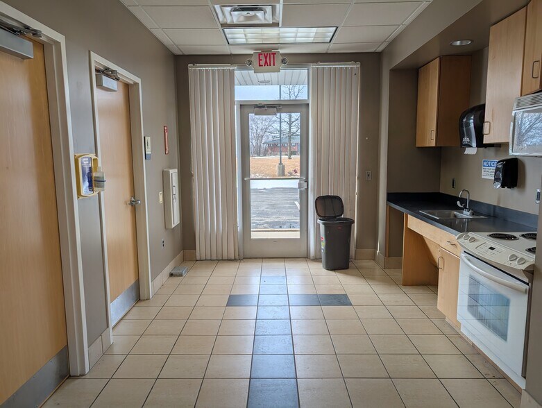 More Photos Of 1650 Afton Rd, Sycamore Distribution For Sale