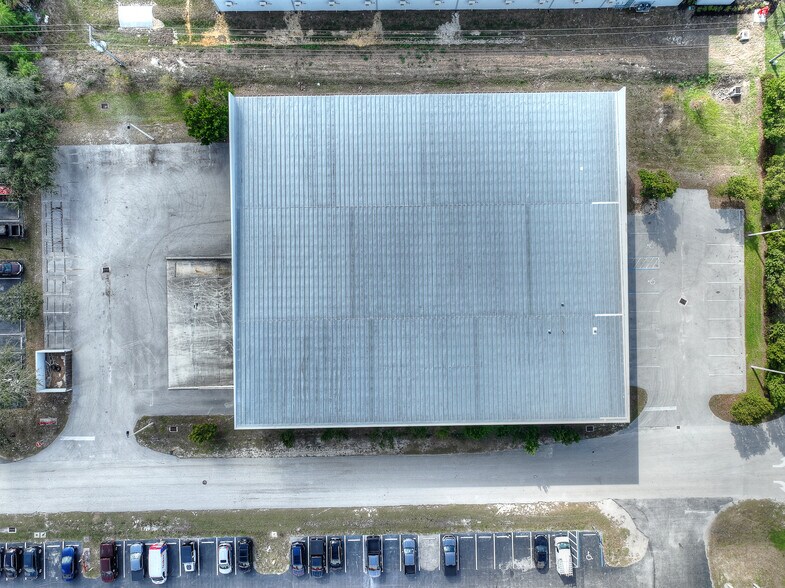 More Photos Of 6150 Metro Plex Dr, Fort Myers Warehouse For Sale