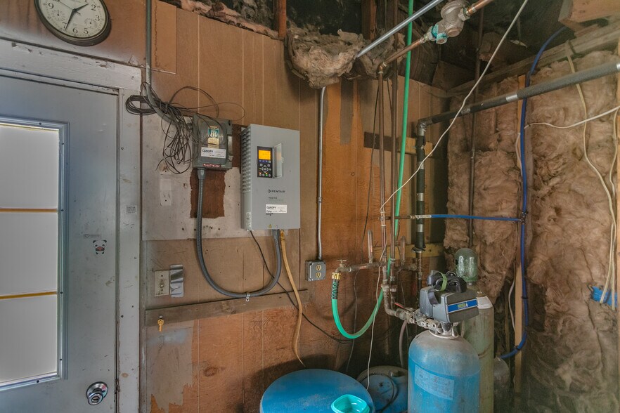 More Photos Of 2015 County Road II, Neenah Garden Center For Sale