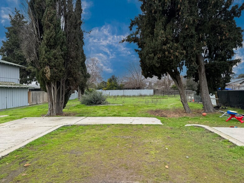 More Photos Of 6860 Walnut Ave, Winton Apartments For Sale