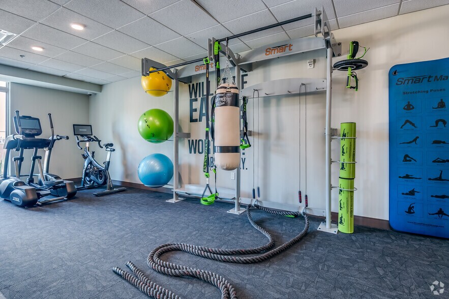 More Photos Of 211 W Mineral St, Milwaukee Apartments For Lease