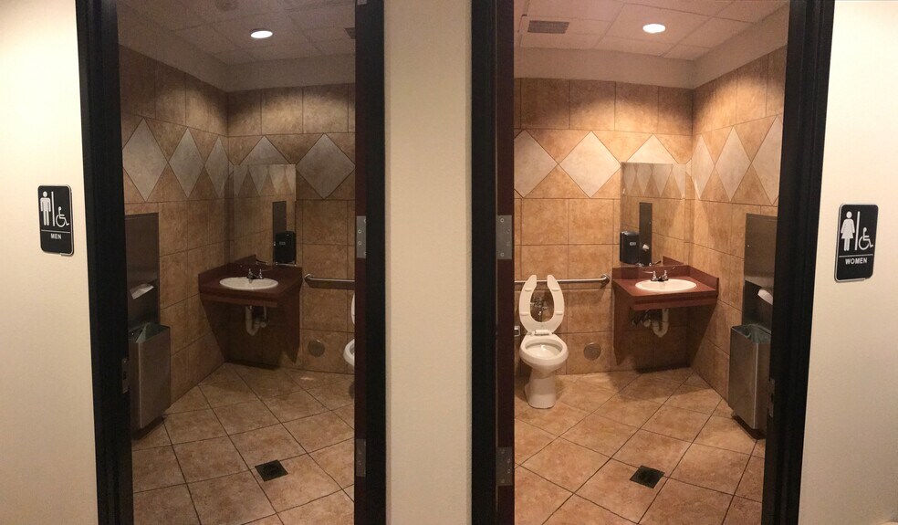 More Photos Of 1900 Ballpark Way, Arlington Medical For Lease