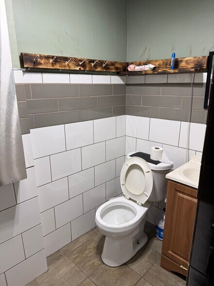 More Photos Of 1717-1721 S High St, Columbus Flex For Lease