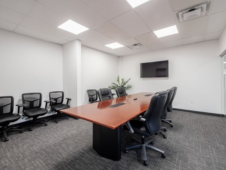 More Photos Of 438 E Wilson Bridge Rd, Worthington Coworking Space