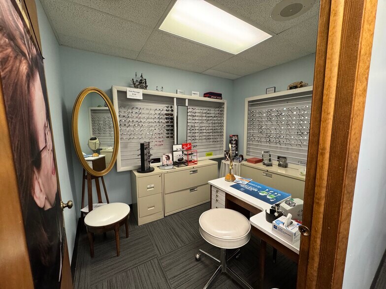 More Photos Of 34 N Island Ave, Batavia Medical For Lease