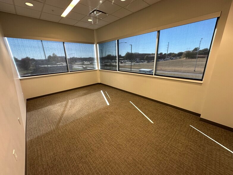 More Photos Of 3100 S National Ave, Springfield Office For Lease