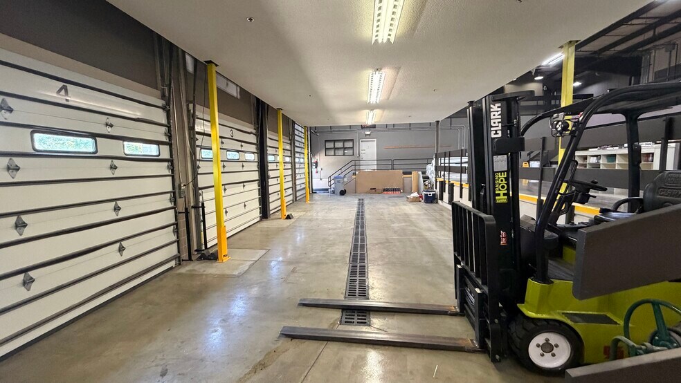 More Photos Of 5201 S 19th St, Lincoln Warehouse For Sale