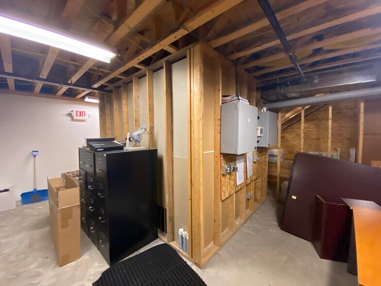 More Photos Of 15 Research Dr, Amherst Office For Sale