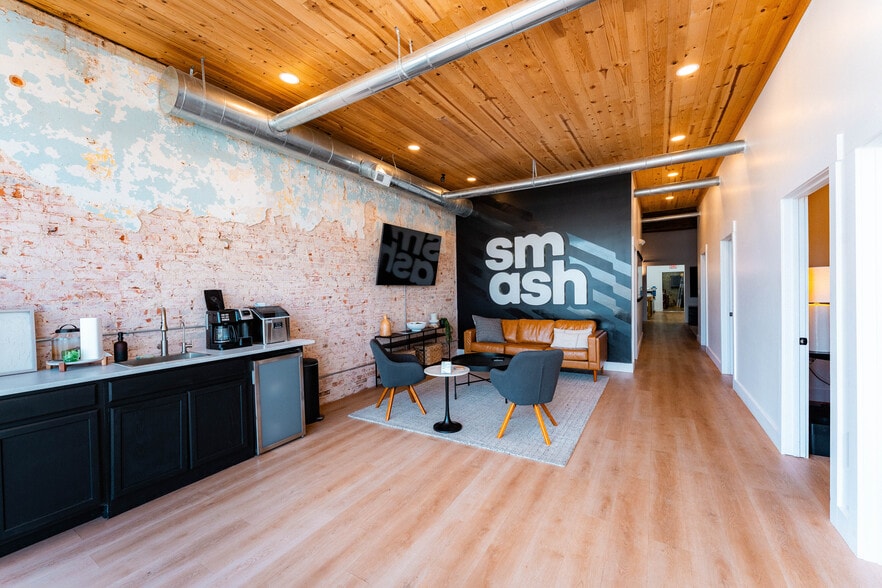 More Photos Of 114 N Main St, Woodruff Restaurant For Lease