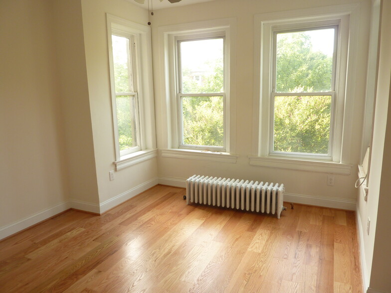 More Photos Of 1674 Irving St NW, Washington Apartments For Sale