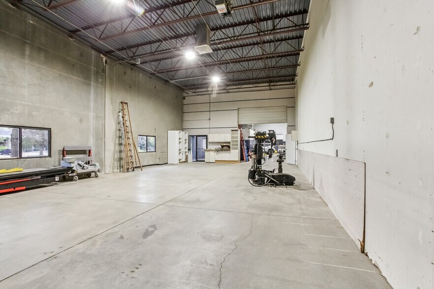 More Photos Of 405 S Pierce Ave, Louisville Warehouse For Lease