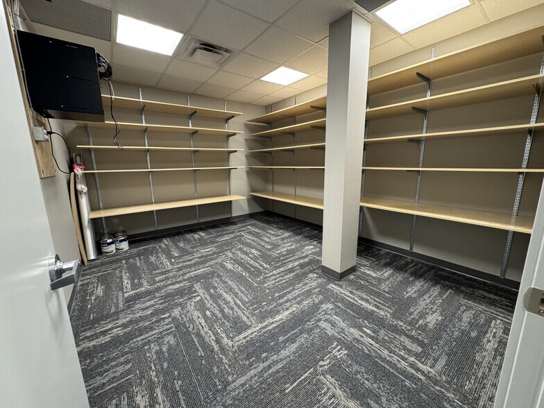 More Photos Of 10525 170 St NW, Edmonton Office For Lease