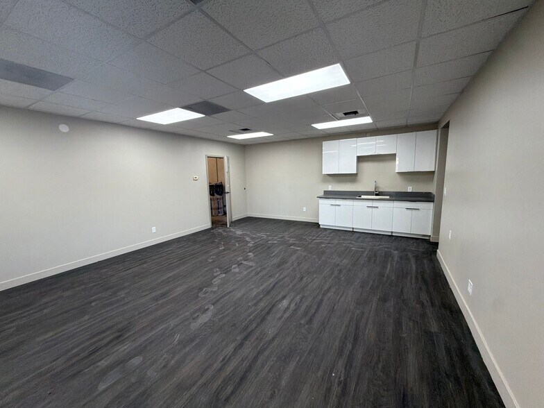 More Photos Of 125 N Church St, Lodi Office For Lease