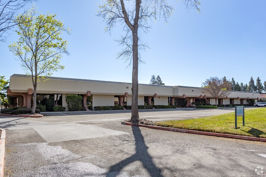 More Photos Of 510 Oakmead Pky, Sunnyvale Light Manufacturing For Lease