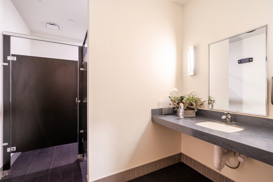 More Photos Of 6151 Trace Parkway Dr, Edwardsville Storefront For Lease