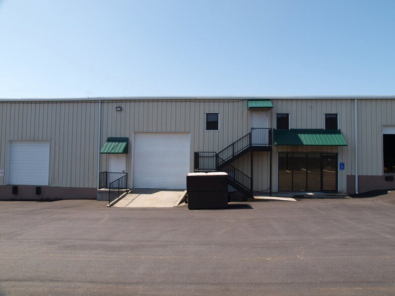 More Photos Of 297 Industrial Park Dr, Lawrenceville Warehouse For Lease