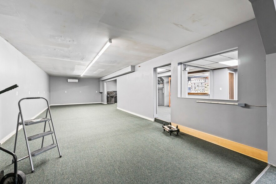 More Photos Of 680 Maine Ave, Farmingdale Storefront Retail Office For Lease