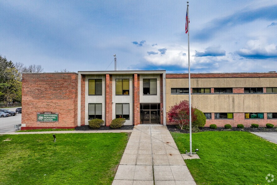 More Photos Of 300 Gleed Ave, East Aurora Office For Lease