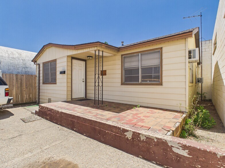More Photos Of 315-317 N Dumas Ave, Dumas Service For Sale