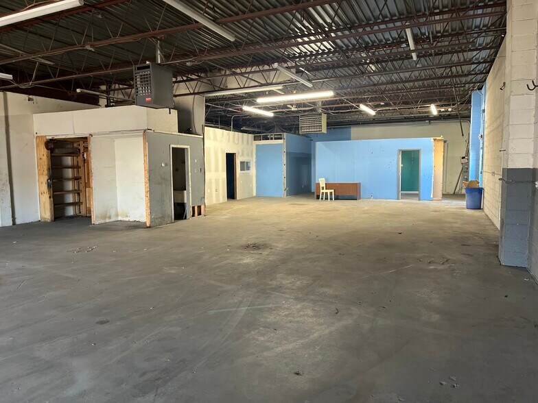 More Photos Of 300 Avon St, Stratford Warehouse For Lease
