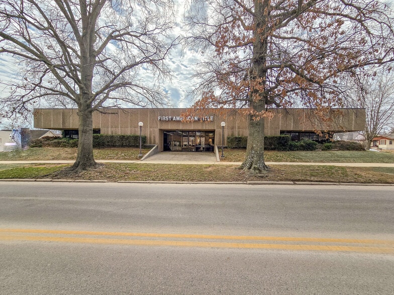 Primary Photo Of 123 W Highland St, Shawnee Office For Lease