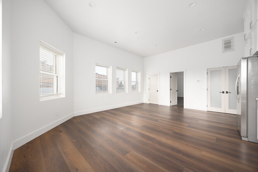 More Photos Of 50-52 S Main St, London Storefront Retail Residential For Sale