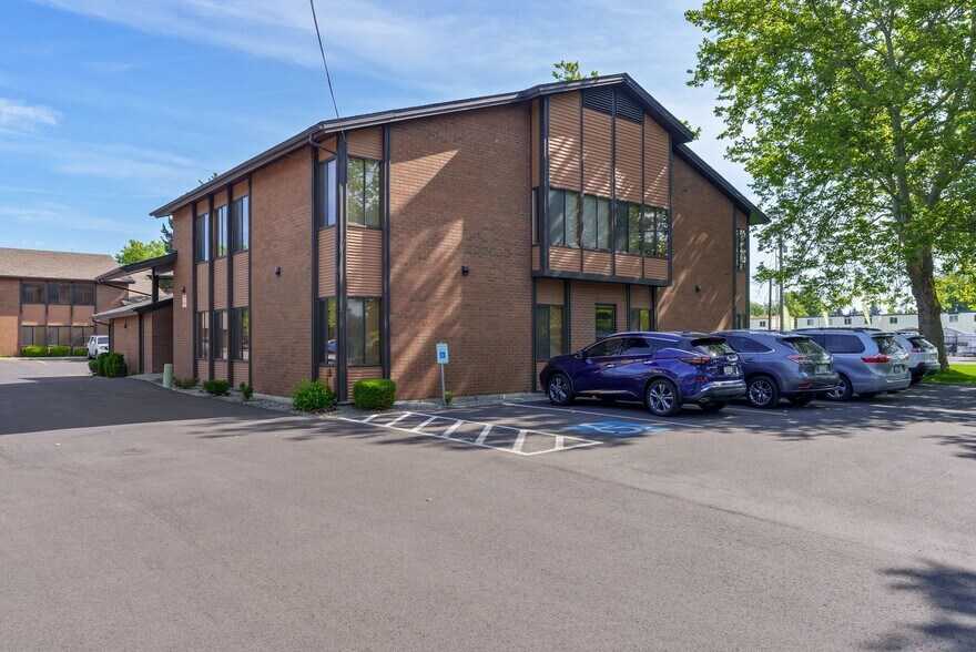 More Photos Of 10003 N Division St, Spokane Office Residential For Lease