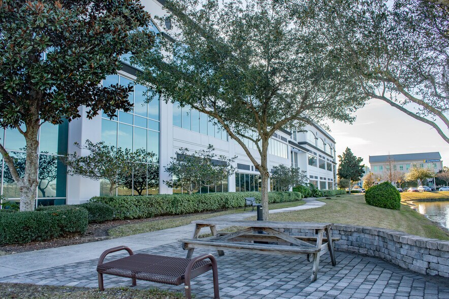 More Photos Of 10751 Deerwood Park Blvd, Jacksonville Office For Lease