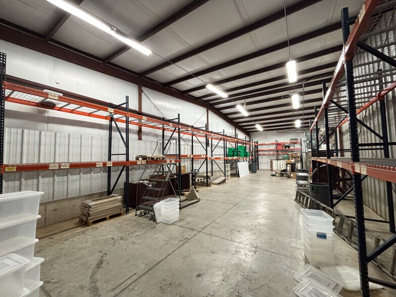 More Photos Of 4331 W CALHOUN St, Springfield Industrial For Lease