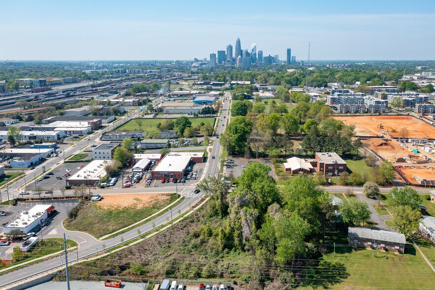 More Photos Of 127 W 28th St, Charlotte Warehouse For Lease