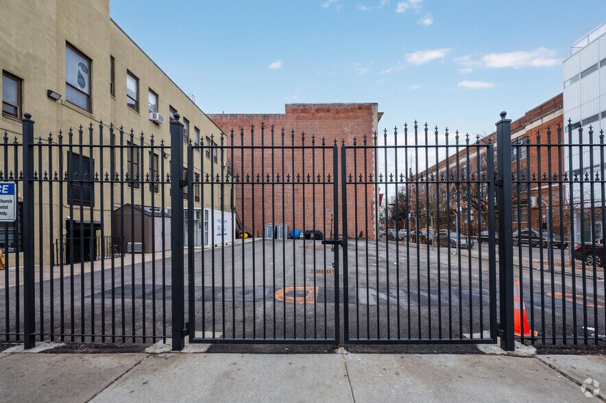 More Photos Of 860 FOREST Ave, Bronx Schools For Lease
