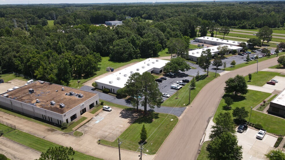 More Photos Of 100 - 104 Business Park Dr, Ridgeland Office For Lease