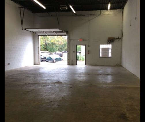 More Photos Of 5601 General Washington Dr, Alexandria Showroom For Sale