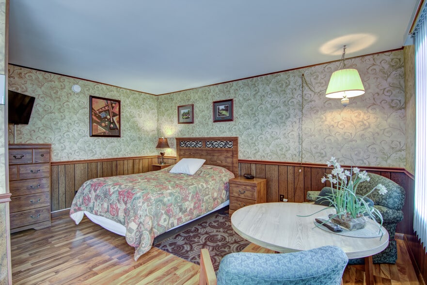 More Photos Of 10765 Hwy Q, Chippewa Falls Hotel For Sale