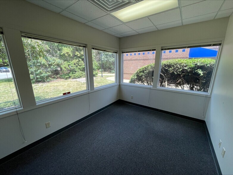 More Photos Of 230-270 E Day Rd, Mishawaka Medical For Lease