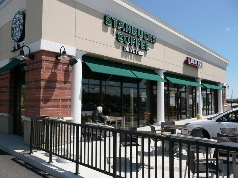 More Photos Of 1744-1788 Lake St, Hanover Park Unknown For Lease