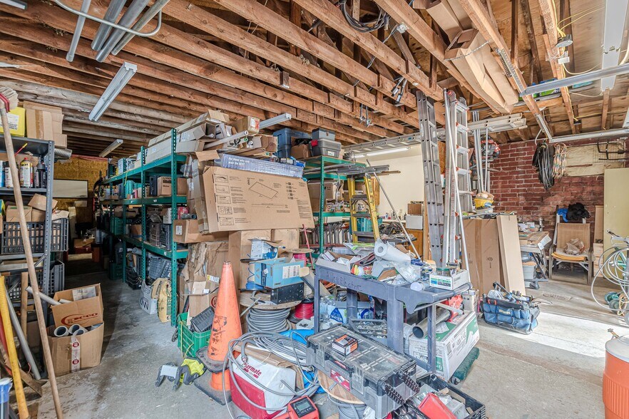 More Photos Of 614 King Arnold St, Hapeville Storefront Retail Office For Sale