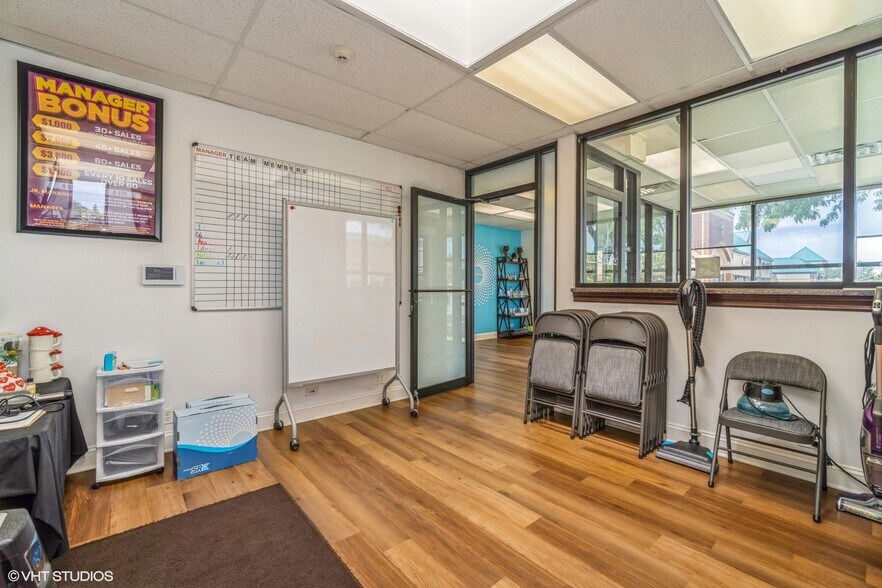 More Photos Of 3425 Dempster St, Skokie Office For Lease