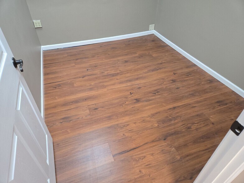 More Photos Of 1 E Main St, Thurmont Storefront Retail Office For Lease