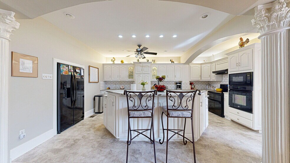 More Photos Of 1400 Sam Houston St, Sweetwater Hospitality For Sale