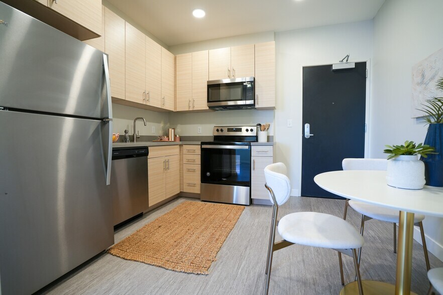 More Photos Of 2530 University Ave, Des Moines Apartments For Lease