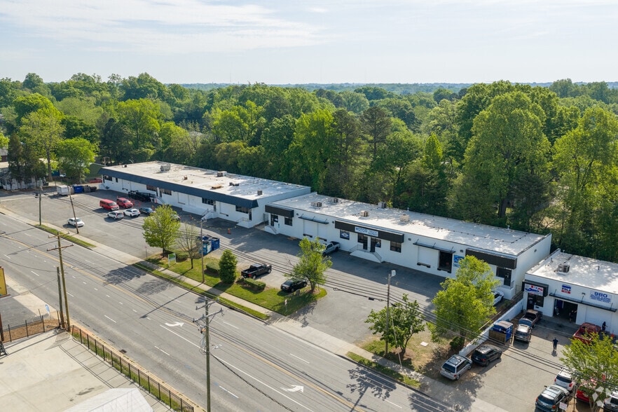 More Photos Of 2700-2740 N Graham St, Charlotte Light Distribution For Lease
